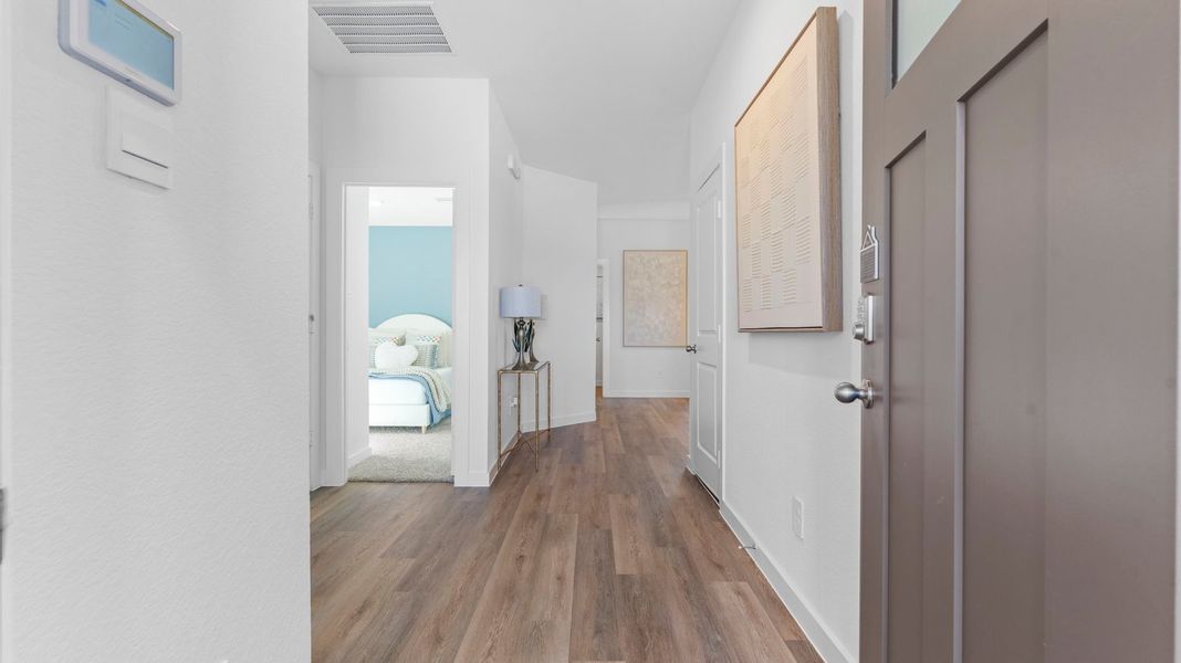 Spacious, unfurnished interior of a new home in Caldwell Crossing, Iowa Colony (Image 19).