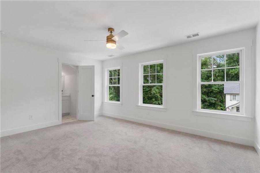 Spacious, unfurnished interior of a new home in , Atlanta (Image 23).