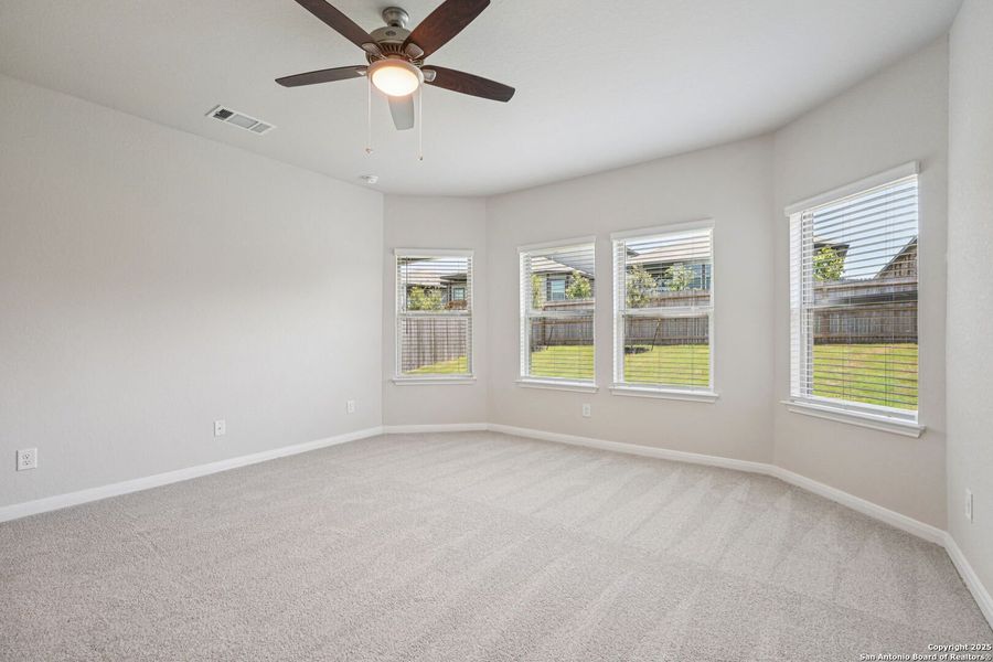 Spacious, unfurnished interior of a new home in Comanche Ridge, San Antonio (Image 37). Spacious, unfurnished interior of a new home in Comanche Ridge, San Antonio (Image 37).