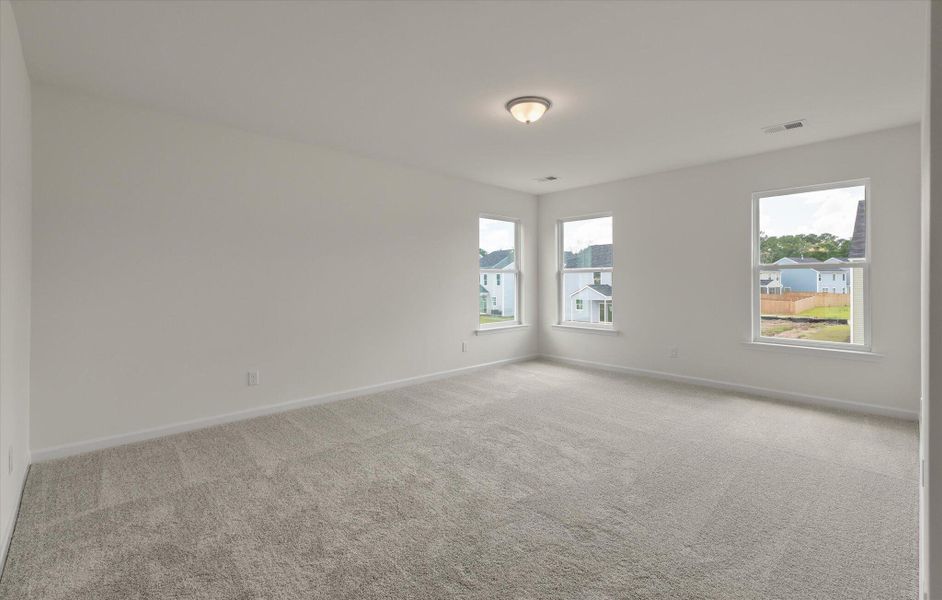 Spacious, unfurnished interior of a new home in Oakley Pointe, Moncks Corner (Image 17).