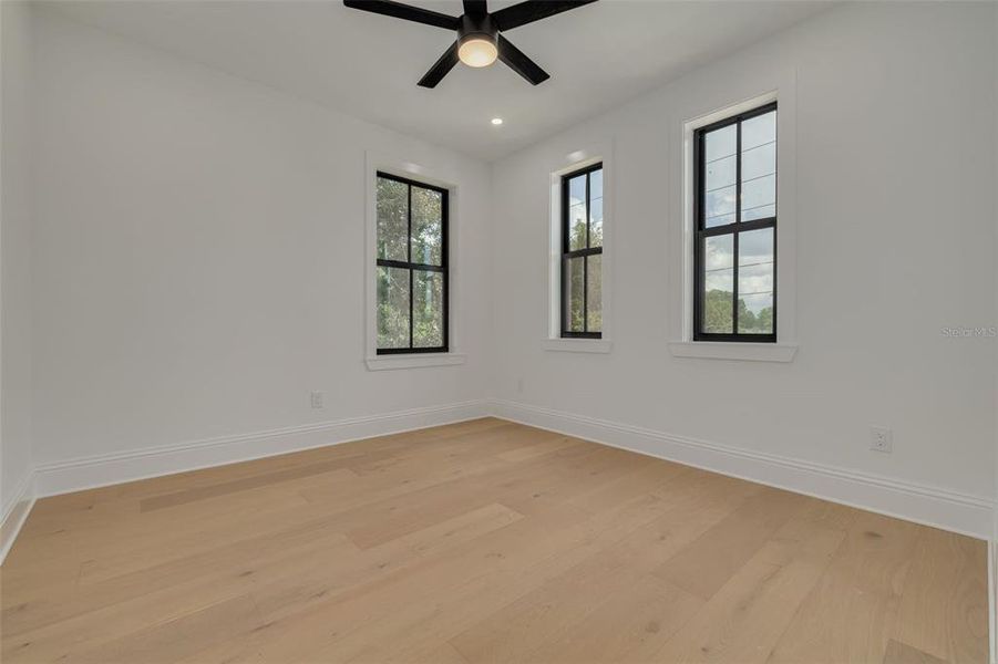 Spacious, unfurnished interior of a new home in , St. Petersburg (Image 25).