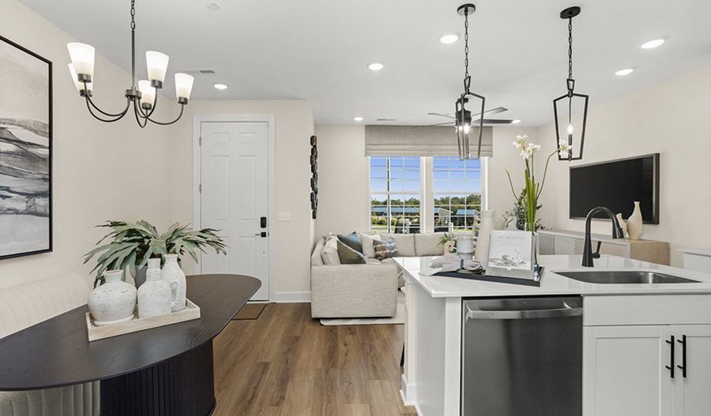 Kipling-EA94-TheTownsatLynwood Dining Area