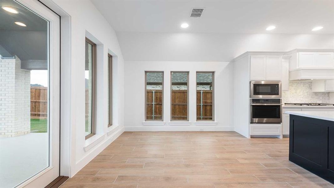 Spacious, unfurnished interior of a new home in Myrtle Creek 60', Waxahachie (Image 18).