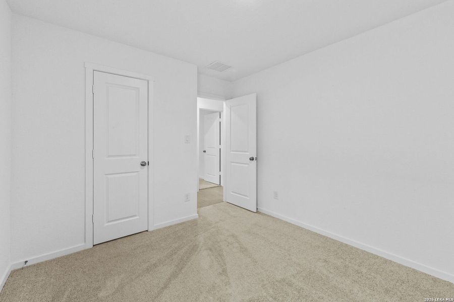 Spacious, unfurnished interior of a new home in Spring Grove, St. Hedwig (Image 16).