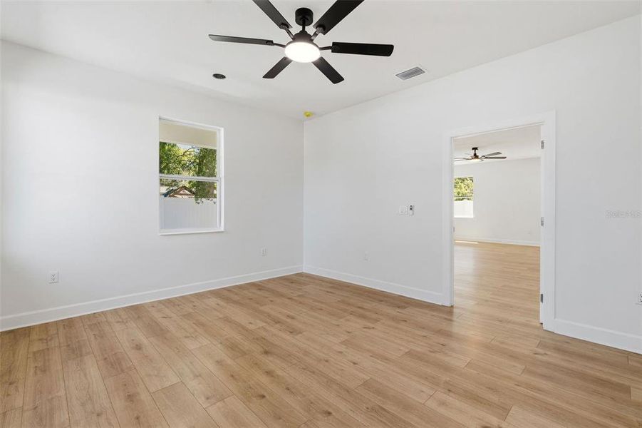 Spacious, unfurnished interior of a new home in , Tampa (Image 16).