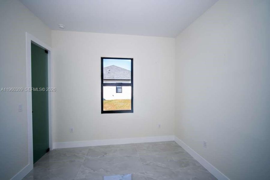 Spacious, unfurnished interior of a new home in , Lehigh Acres (Image 16).