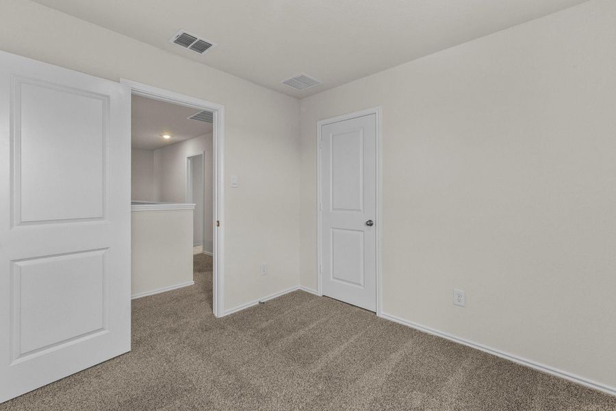 Spacious, unfurnished interior of a new home in Sunset Oaks, Maxwell (Image 21).