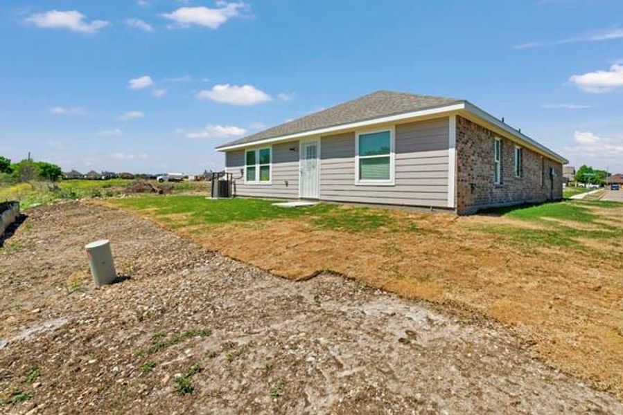 Exterior details and patio area of a home in , Fort Worth (Image 17).