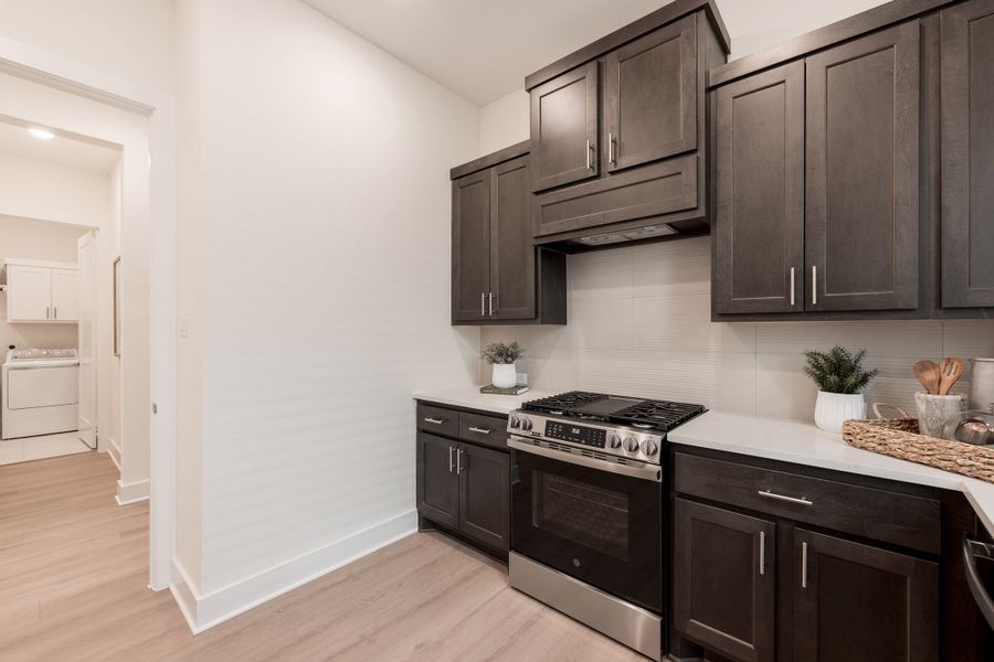 Representative furnished interior of a home built from the Fulbright by Tri Pointe Homes in Sienna 60’, Missouri City (Image 15).