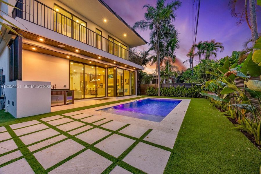 Exterior details and patio area of a home in , Miami (Image 35).