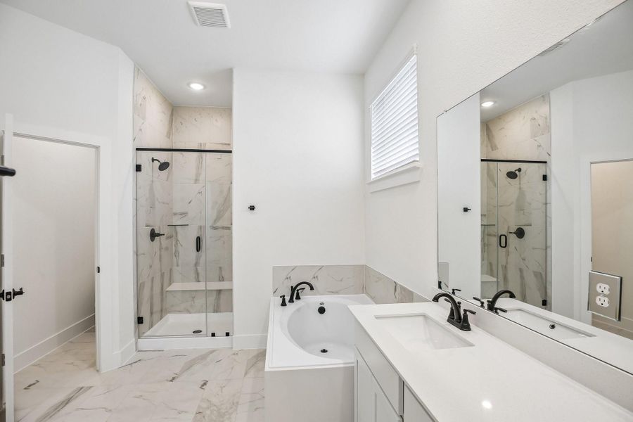 Furnished interior view inside a new home in Sienna 45', Missouri City (Image 7).