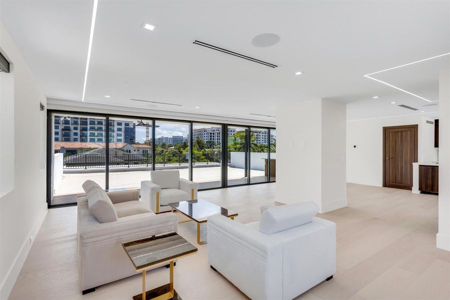 CLUBROOM_LOOKING_OUT_EB