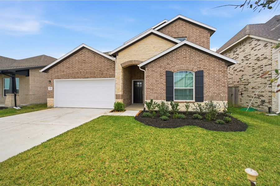 Front exterior of a new home in Windrose Green, Angleton, TX, highlighting curb appeal (Image 2). Front exterior of a new home in Windrose Green, Angleton, TX, highlighting curb appeal (Image 2).