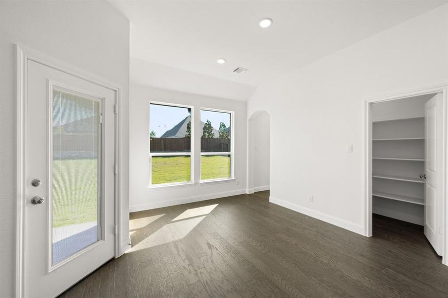 220 Pine Leaf- Dining-1 220 Pine Leaf- Dining-1