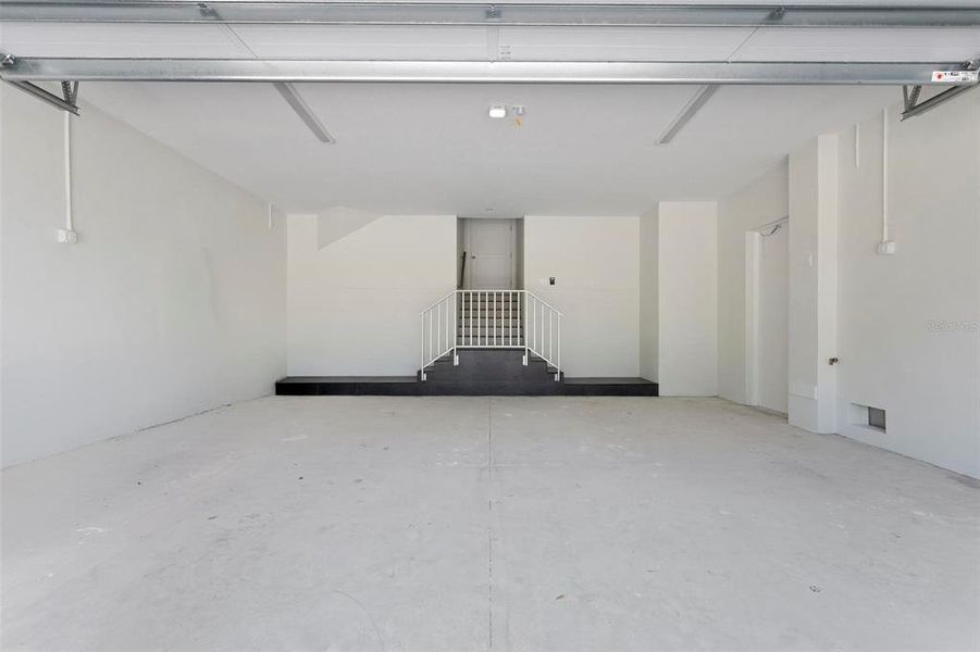 Spacious, unfurnished interior of a new home in , Sarasota (Image 63).