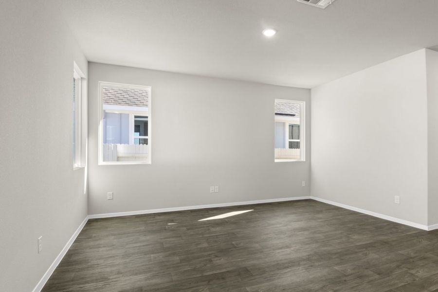 Spacious, unfurnished interior of a new home in Harvest Ridge, Elgin (Image 8).