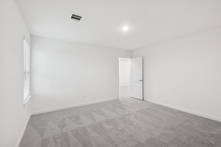 Spacious, unfurnished interior of a new home in Miller's Pond, Rosenberg (Image 28).