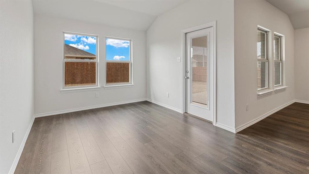 Spacious, unfurnished interior of a new home in Bluff Springs, Ferris (Image 11).