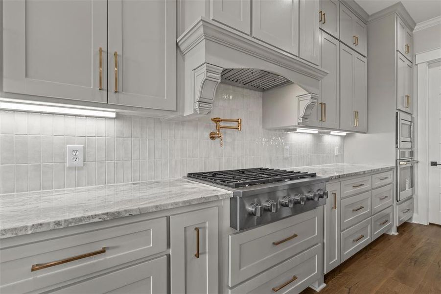 Furnished interior view inside a new home in , Lorena (Image 17).