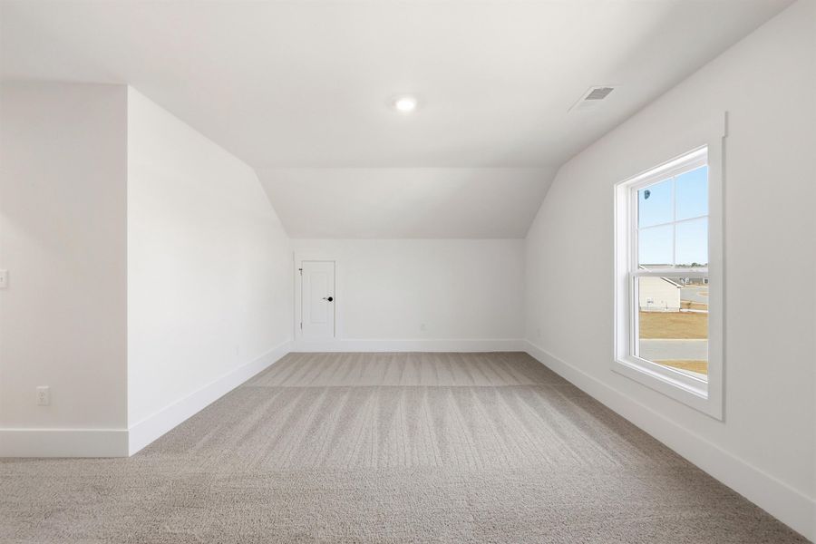 Spacious, unfurnished interior of a new home in Oak Hollow, Longs (Image 22).