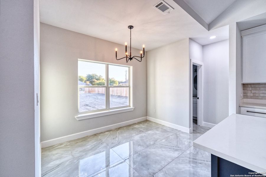 Spacious, unfurnished interior of a new home in , Uvalde (Image 18).