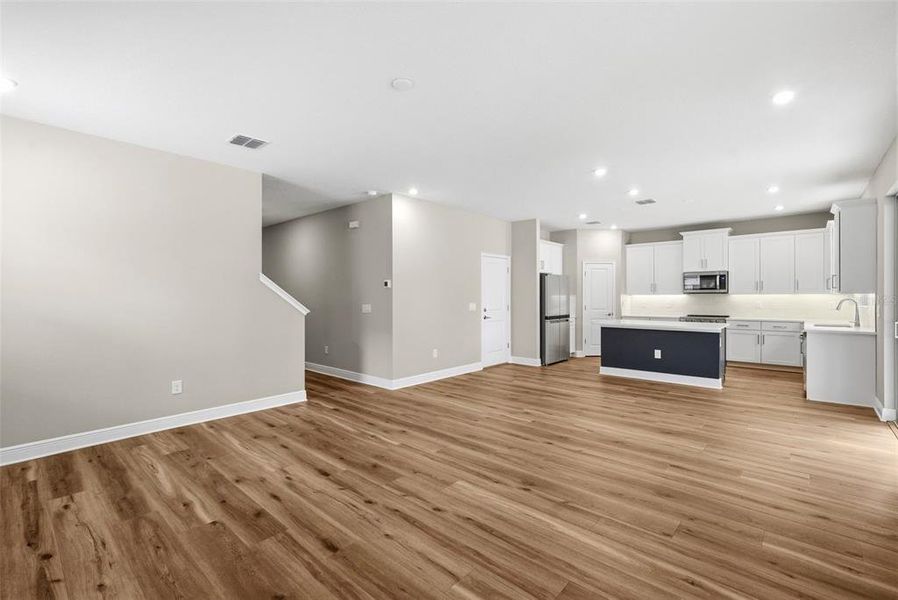 Spacious, unfurnished interior of a new home in , St. Petersburg (Image 25).