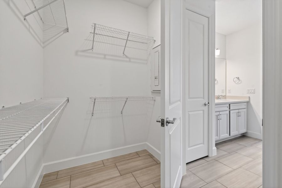 Spacious, unfurnished interior of a new home in Costa Pointe, Vero Beach (Image 24).