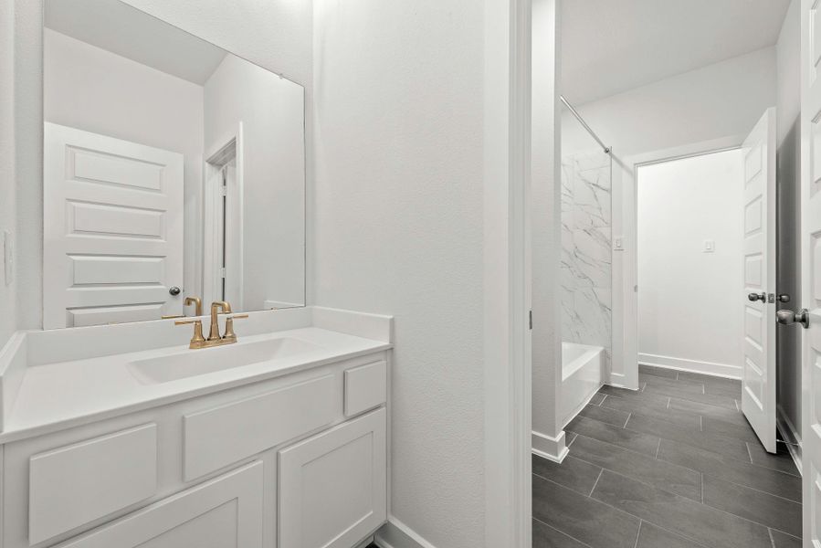 Representative image. Features, selections and colors may vary.