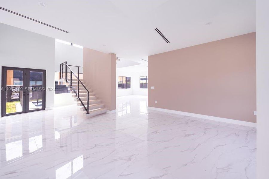 Spacious, unfurnished interior of a new home in , Miami (Image 39).