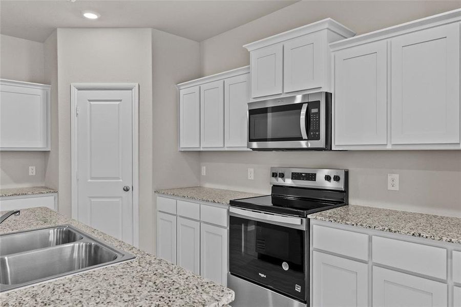 Furnished interior view inside a new home in Meadowbrook Estates, Cleburne (Image 5).
