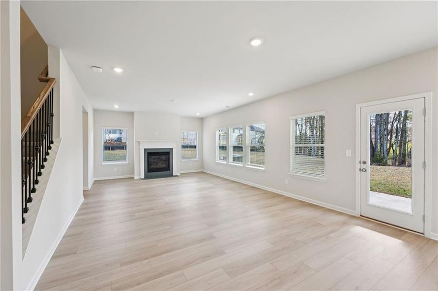 Spacious, unfurnished interior of a new home in Westmont Preserve, Powder Springs (Image 20).