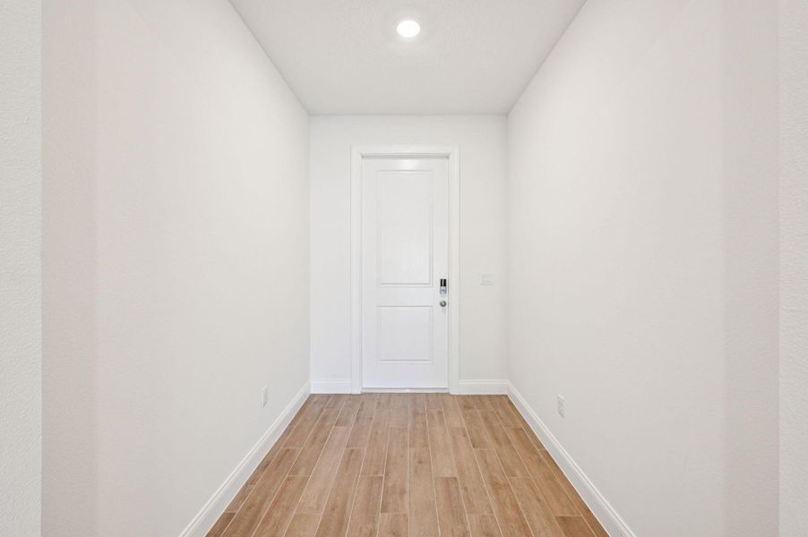 Spacious, unfurnished interior of a new home in Hampton Park - Signature Series, Vero Beach (Image 11).