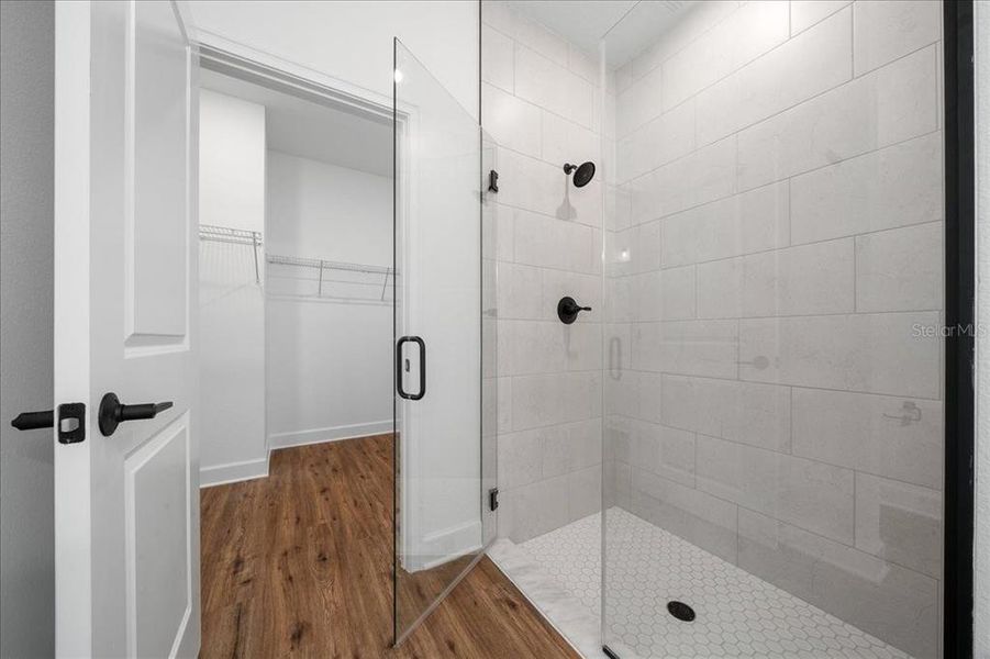 Spacious, unfurnished interior of a new home in , Weeki Wachee (Image 54).