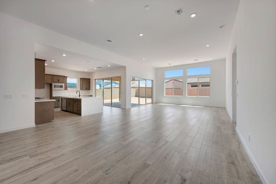 Spacious, unfurnished interior of a new home in Blossom Rock, Apache Junction (Image 18). Spacious, unfurnished interior of a new home in Blossom Rock, Apache Junction (Image 18).
