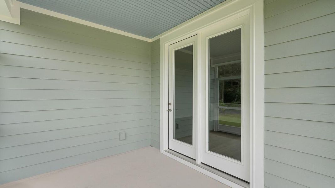 Exterior details and patio area of a home in Sheep Island, Summerville (Image 26).