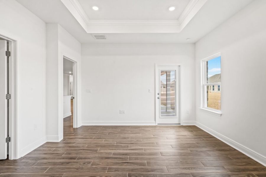 Spacious, unfurnished interior of a new home in Natureview, Freeport (Image 14).