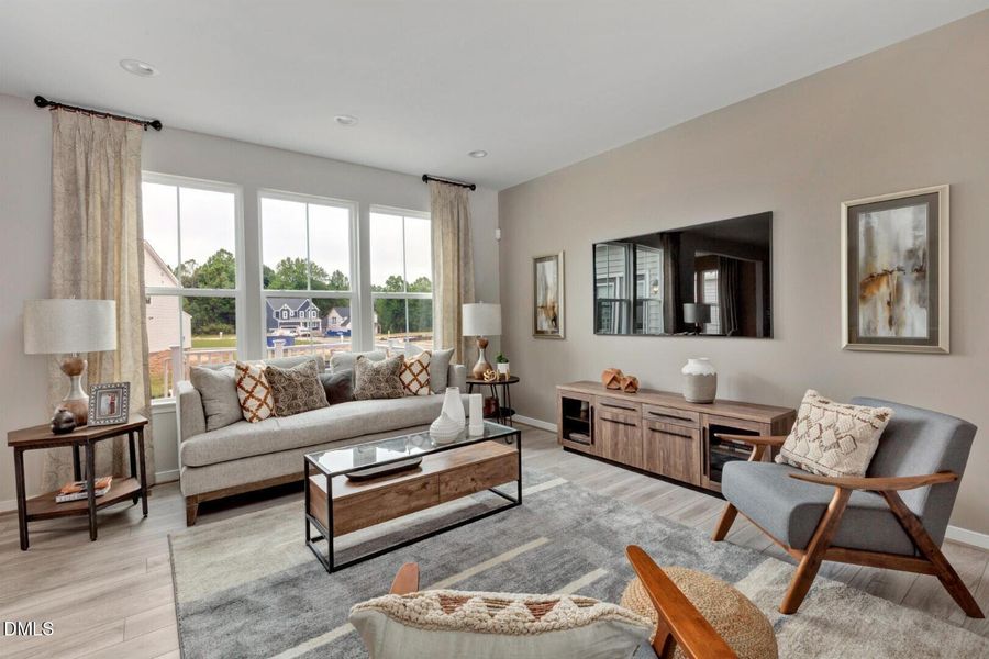 09-Family Room (Large)