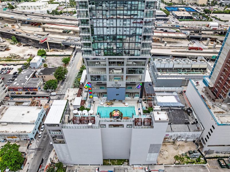 Condo located in Miami, FL showcasing its design and architecture (Image 19).