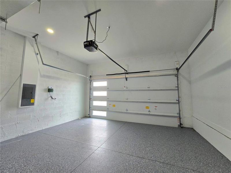 Spacious, unfurnished interior of a new home in , Tampa (Image 30).