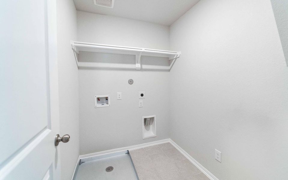 Spacious, unfurnished interior of a new home in Massey Oaks, Pearland (Image 15). Spacious, unfurnished interior of a new home in Massey Oaks, Pearland (Image 15).