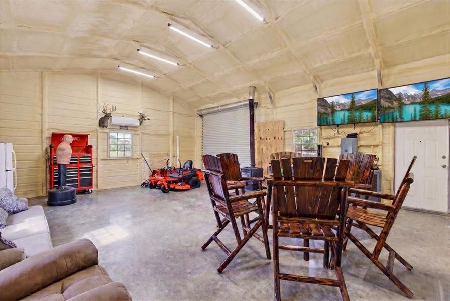 Community amenities in , Athens (Image 26).