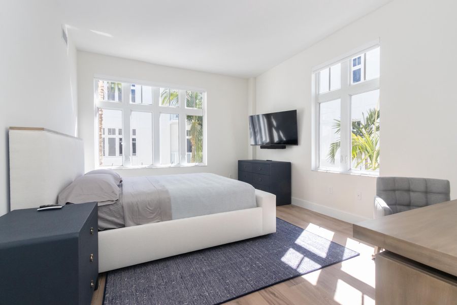 21 184 Lake Dr. Suite 200--14 21 184 Lake Dr. Suite 200--14