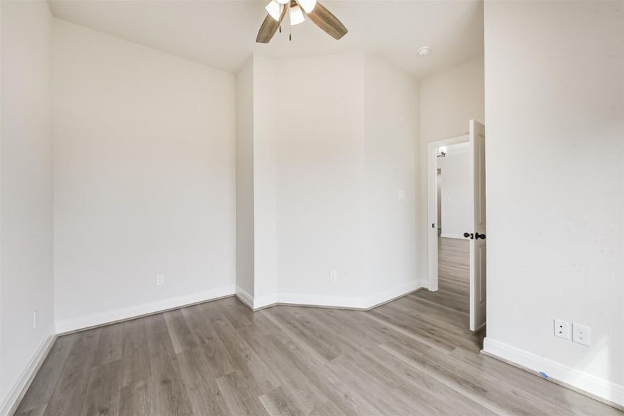 Spacious, unfurnished interior of a new home in , Baytown (Image 33).