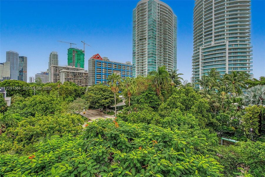 Condo located in Miami, FL showcasing its design and architecture (Image 4).