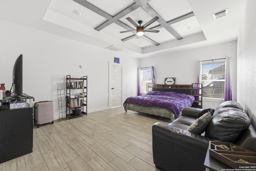 Furnished interior view inside a new home in , La Vernia (Image 11).