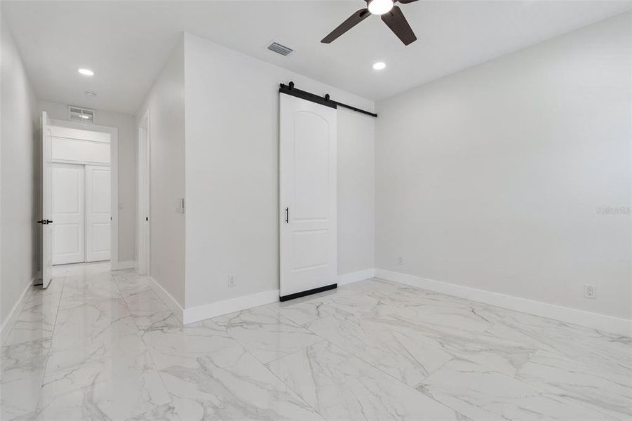 Spacious, unfurnished interior of a new home in , Tampa (Image 62).