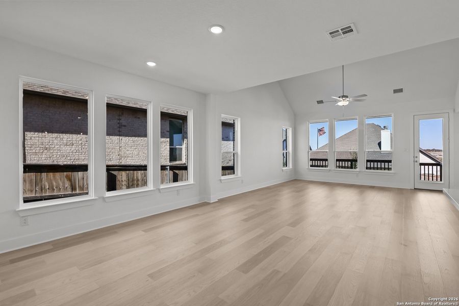 Spacious, unfurnished interior of a new home in Mayfair 50', New Braunfels (Image 36).