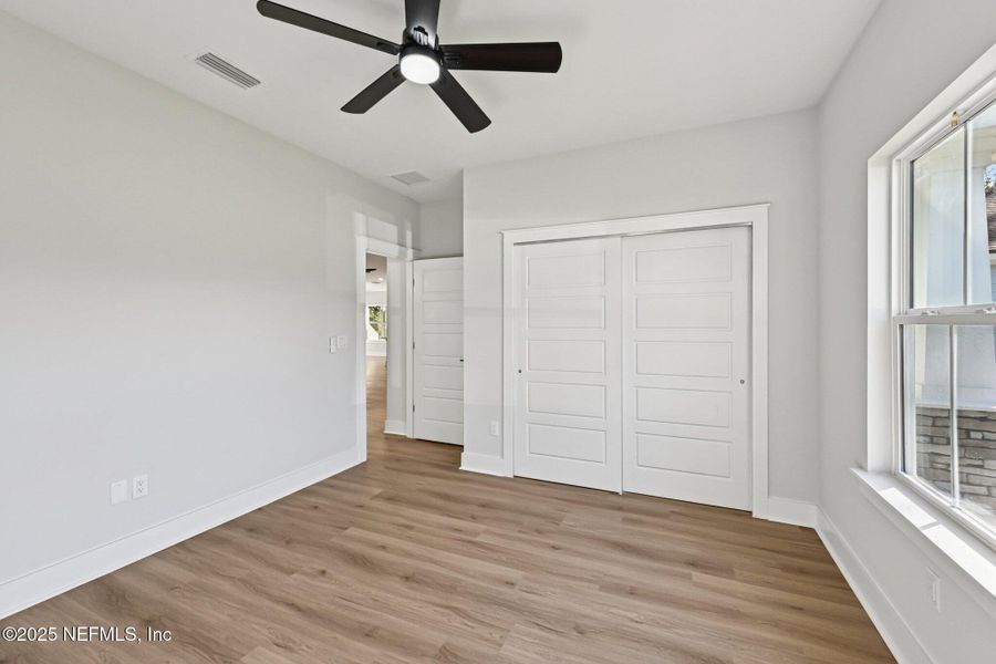 Spacious, unfurnished interior of a new home in , Fernandina Beach (Image 28).