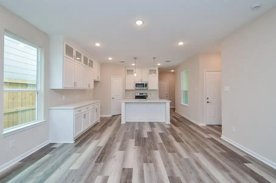 ¿Amas la luz natural? Este ángulo muestra la claridad todo el día—sin rincones oscuros. ¿Amas la luz natural? Este ángulo muestra la claridad todo el día—sin rincones oscuros.