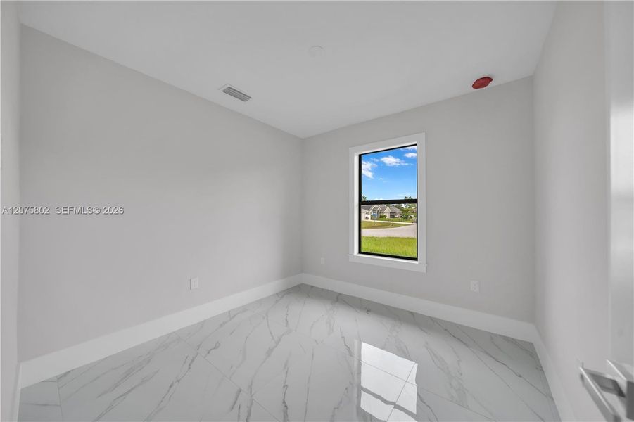 Spacious, unfurnished interior of a new home in , Lehigh Acres (Image 12).